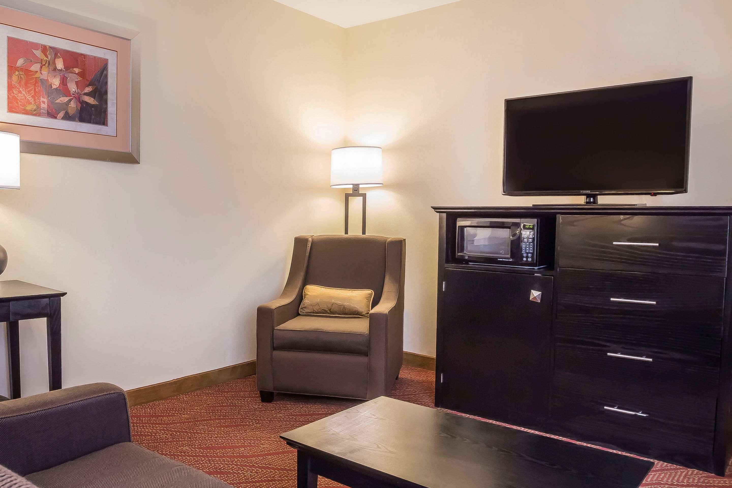 Comfort Inn & Suites Laguardia Airport New York Exterior photo