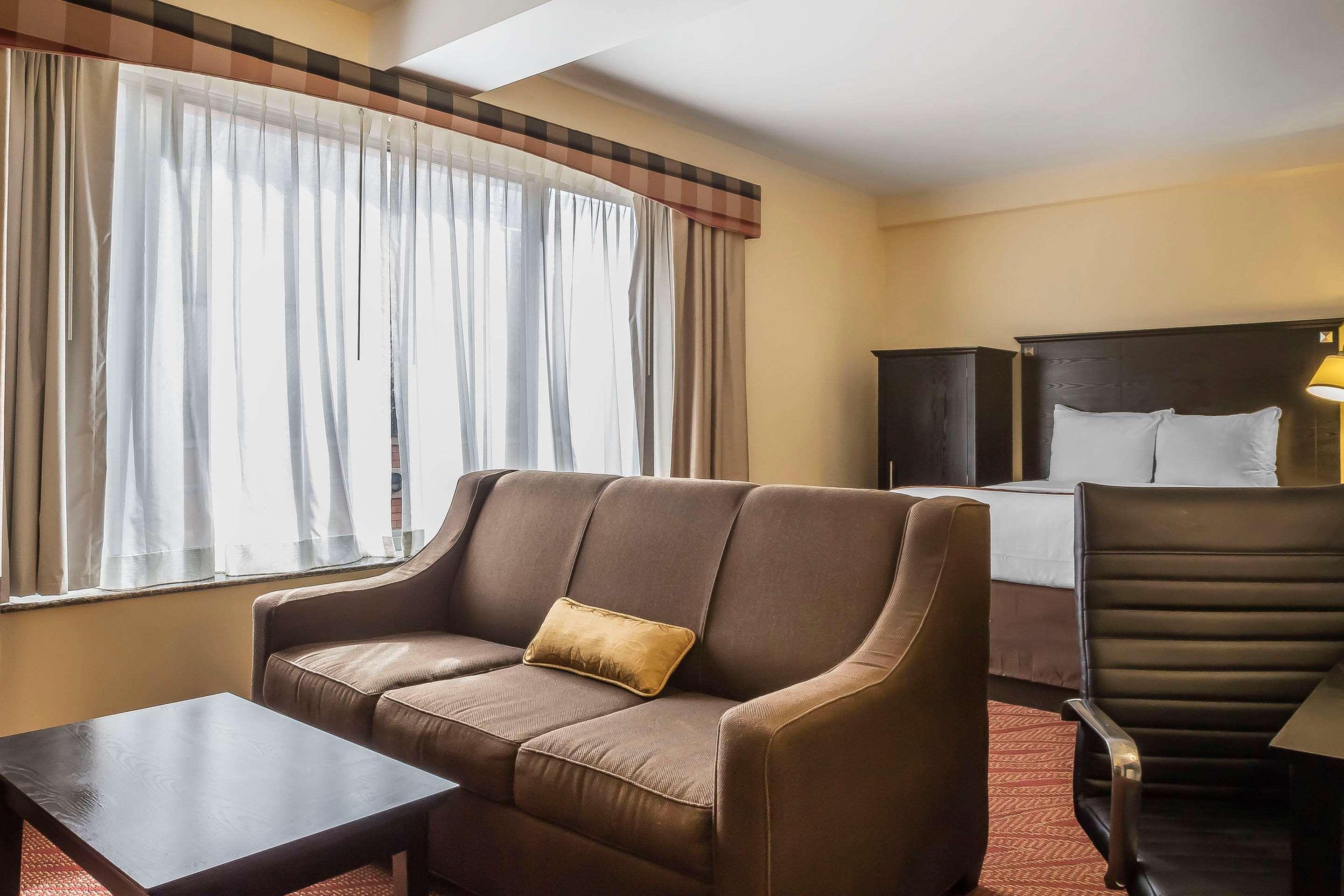 Comfort Inn & Suites Laguardia Airport New York Exterior photo
