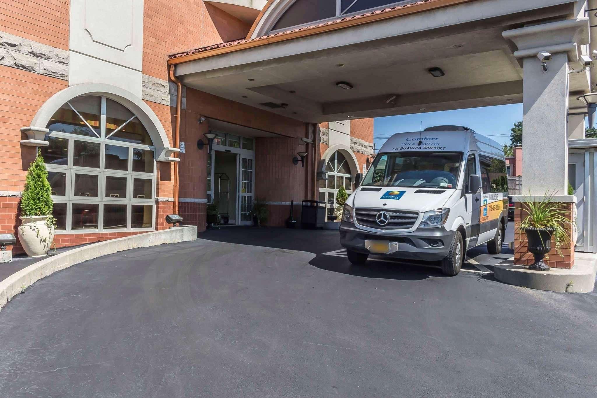 Comfort Inn & Suites Laguardia Airport New York Exterior photo