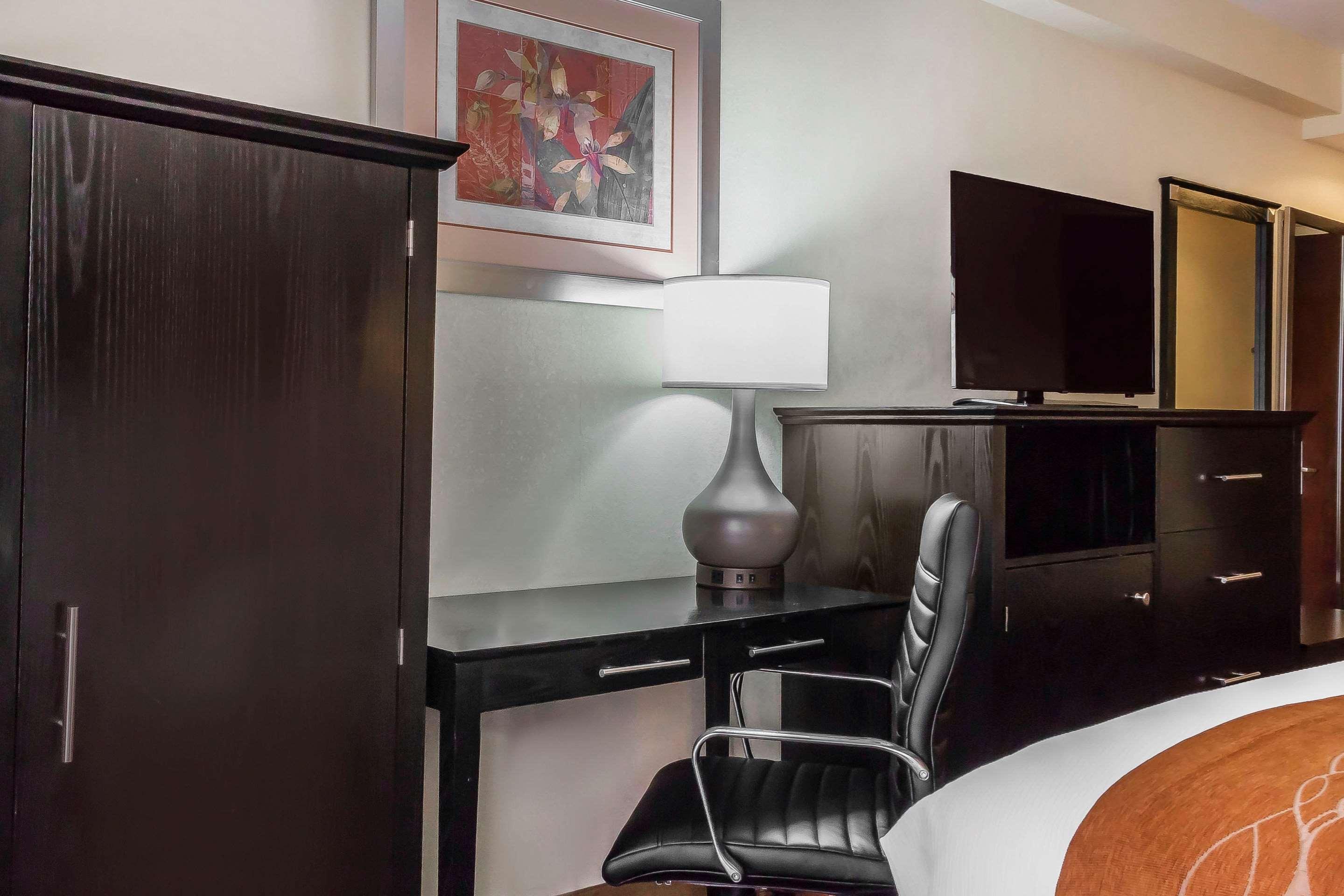 Comfort Inn & Suites Laguardia Airport New York Exterior photo