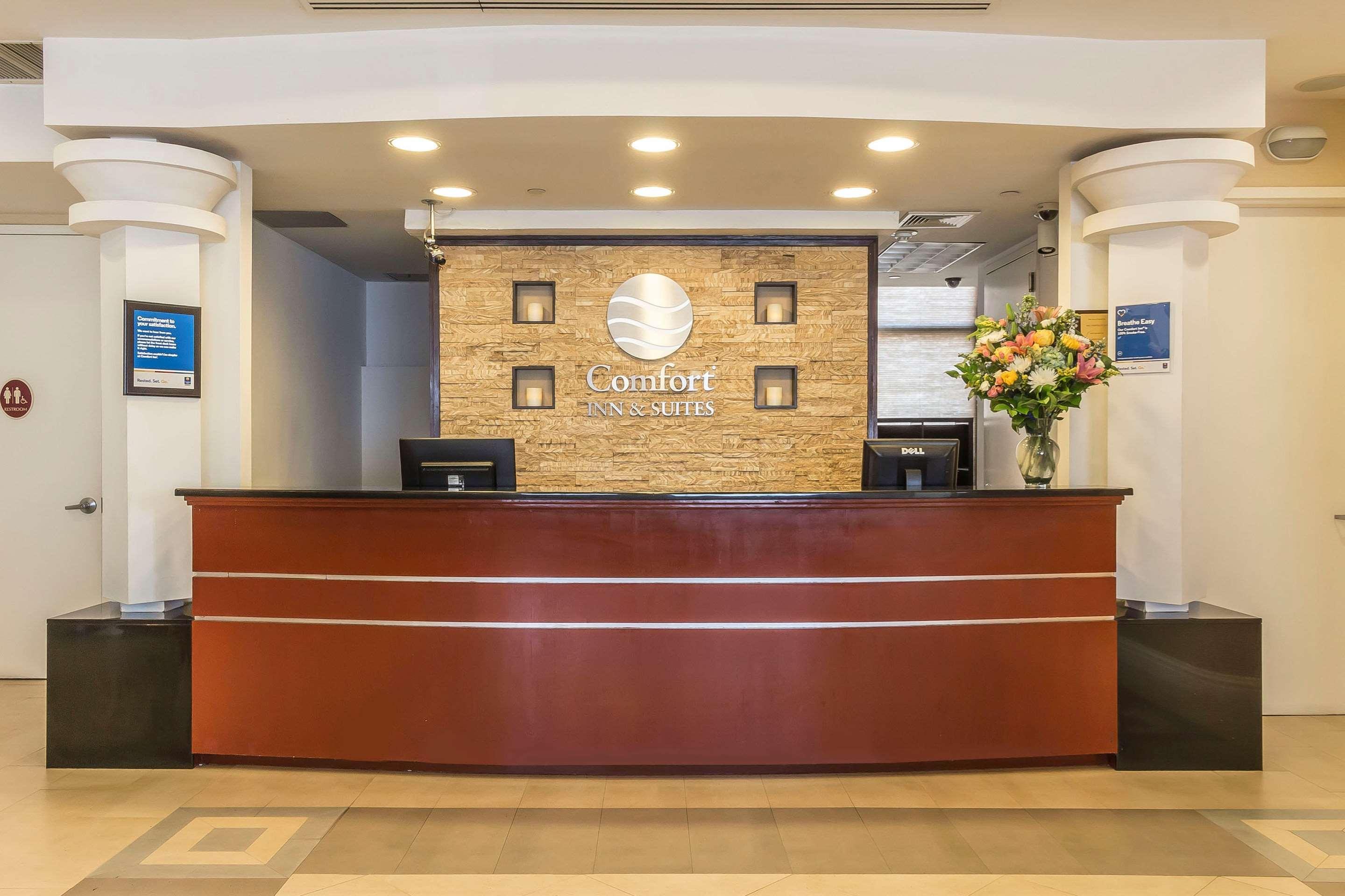 Comfort Inn & Suites Laguardia Airport New York Exterior photo