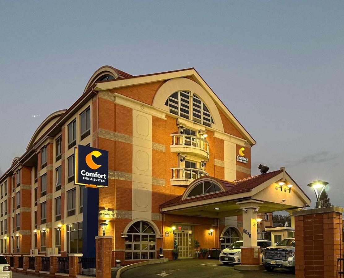 Comfort Inn & Suites Laguardia Airport New York Exterior photo