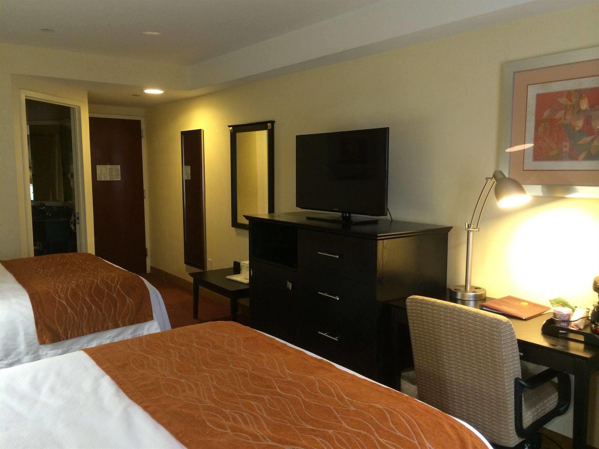 Comfort Inn & Suites Laguardia Airport New York Exterior photo