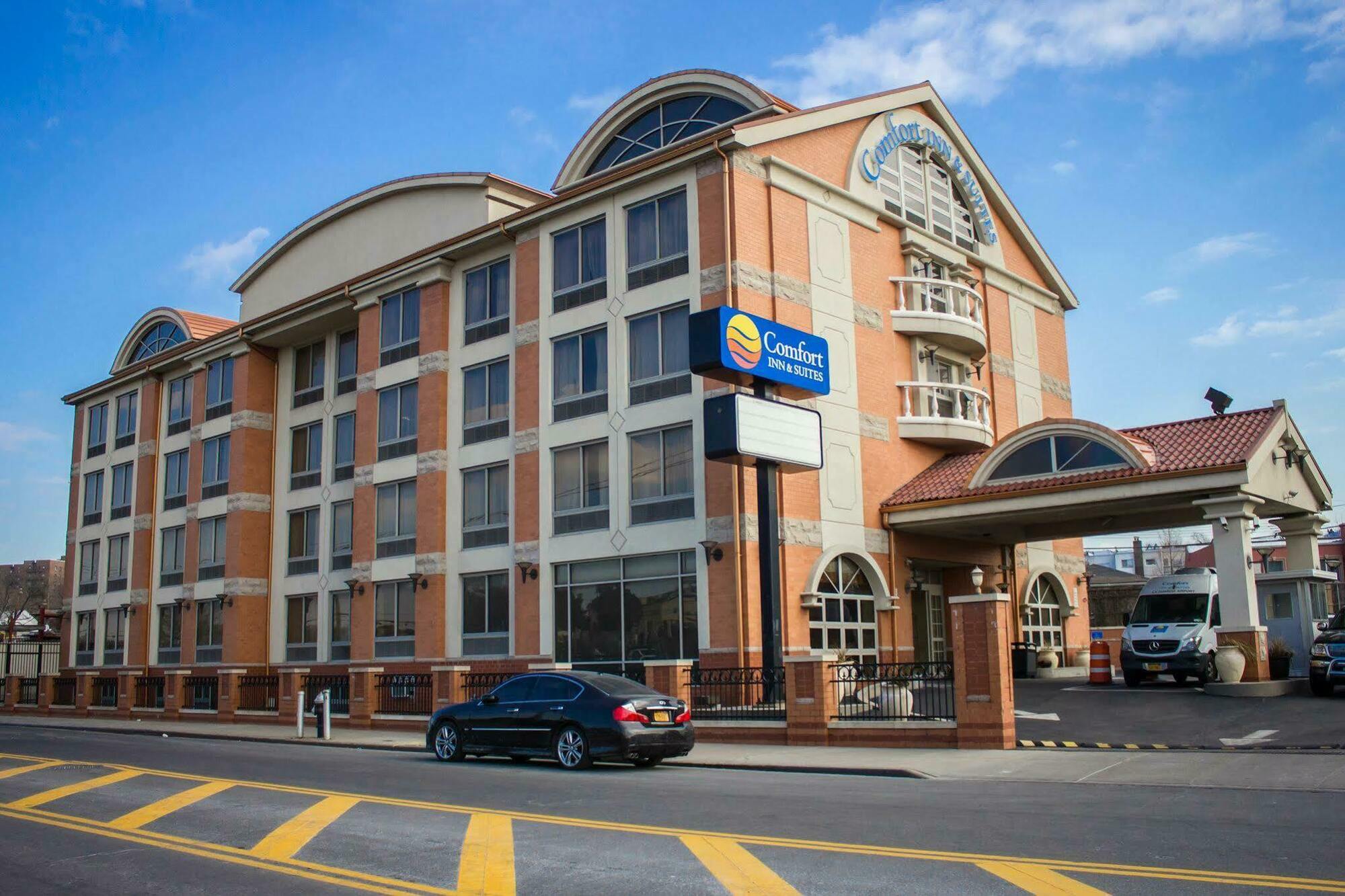 Comfort Inn & Suites Laguardia Airport New York Exterior photo