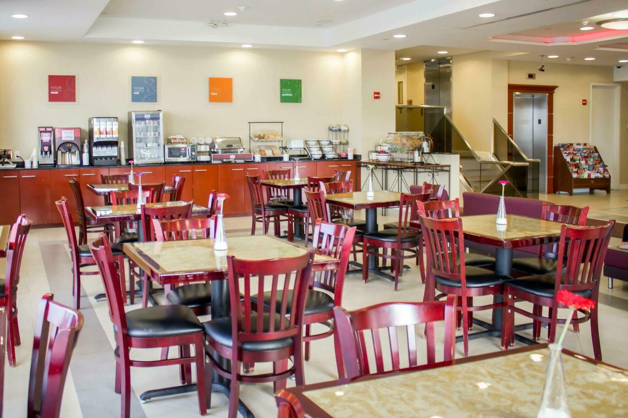 Comfort Inn & Suites Laguardia Airport New York Exterior photo